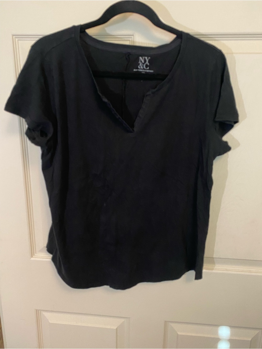 New York & Company Black Short Sleeve V-Notch Tee